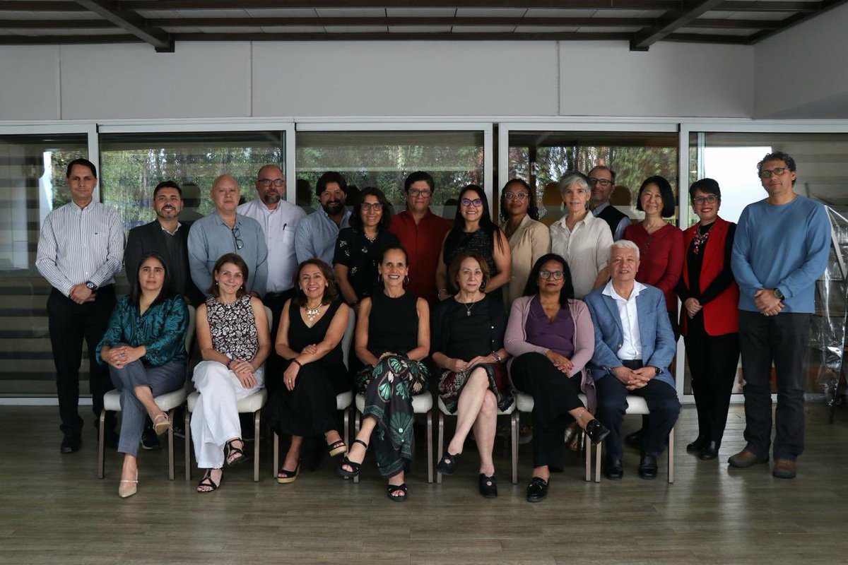 Gioconda Herrera Mosquera (@gioherreraecu) on Twitter photo En Guatemala, junto a Alfredo Santillán, participamos en las reuniones del Comité Directivo y el Consejo Superior de FLACSO. Con representantes de las Unidades Académicas y de <a href="/FLACSOSG/">FLACSO Secretaría General</a>, definimos estrategias para reforzar la articulación y la proyección regional de FLACSO. En Guatemala, junto a Alfredo Santillán, participamos en las reuniones del Comité Directivo y el Consejo Superior de FLACSO. Con representantes de las Unidades Académicas y de <a href="/FLACSOSG/">FLACSO Secretaría General</a>, definimos estrategias para reforzar la articulación y la proyección regional de FLACSO.