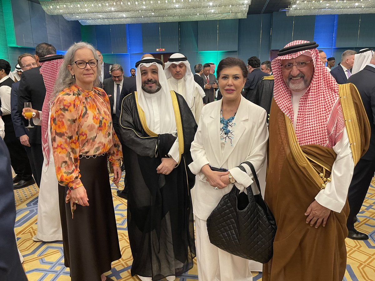 abdsheikha's tweet photo. من_الرياض_تهانينا_جيبوتي
كم سعدت مساء اليوم
بتلبية دعوة أخونا الوفيّ
سعادة عميد السلك الدوبلوماسي سفير دولة
جمهورية جيبوتي بالرياض
السفير ضياء الدين بامخرمة لحضور  حفل الأستقبال
المقام بقصر الثقافة بحيّ
السفارات " بالعاصمة الرياض
وذلك بمناسبة الذكرى  48
للإستقلال واليوم الوطني
لجمهورية جيبوتي ..
كان حفلاً رائعاً ومميّزا
جمع كلّ الأطياف 
دبلوماسياً
ورجال أعمال
وأصدقاء السفير المحبوب
تهانينا من قلب أخوي
لقيادة الدولة بجيبوتي
ولشعبها الشقيق
ولسعادة السفير الصديق
وأعضاء سفارته ..

وكلّ عام وأنتم جميعا 
بخير
وأمن وأستقرار  ..

💐🌷💐🌷💐🌷💐🌷
