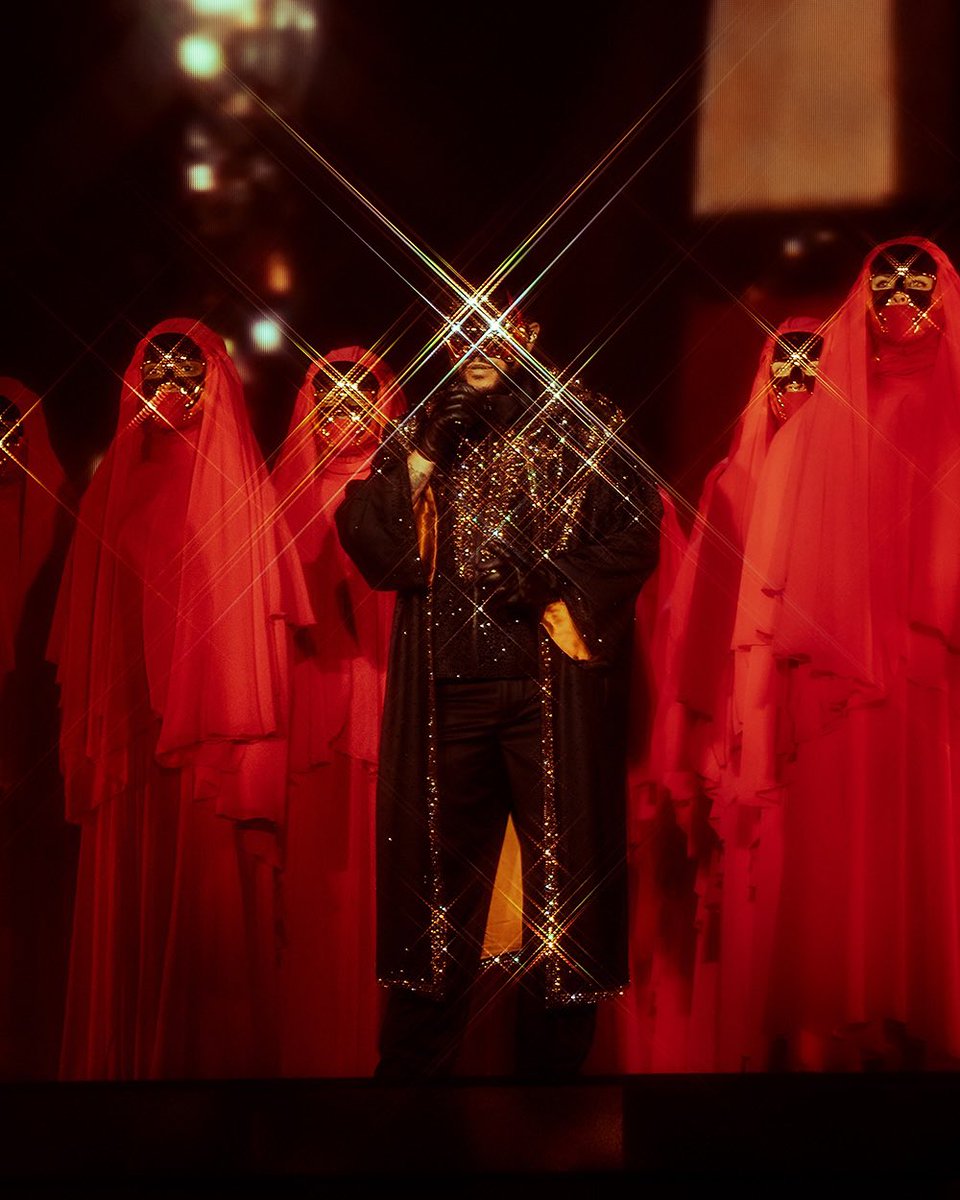 NewsWeeknd's tweet image. 🚨 The Weeknd breaks the record for most sold-out shows by a male artist in SoFi Stadium history.