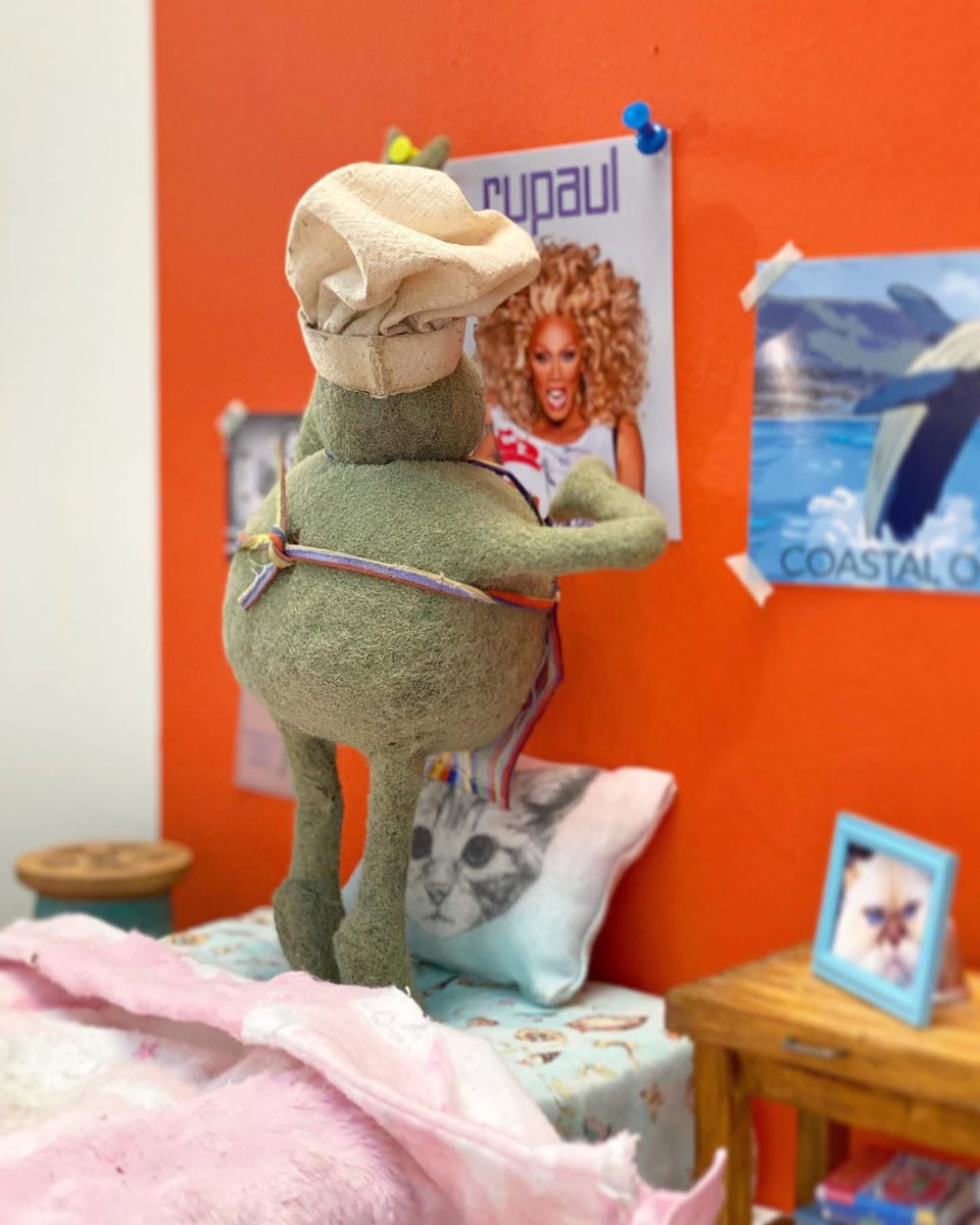 i think us Drag Race fans need to rally behind The Tiny Chef Show bc the main character, Cheffy, is literally a RuPaul stan 😭