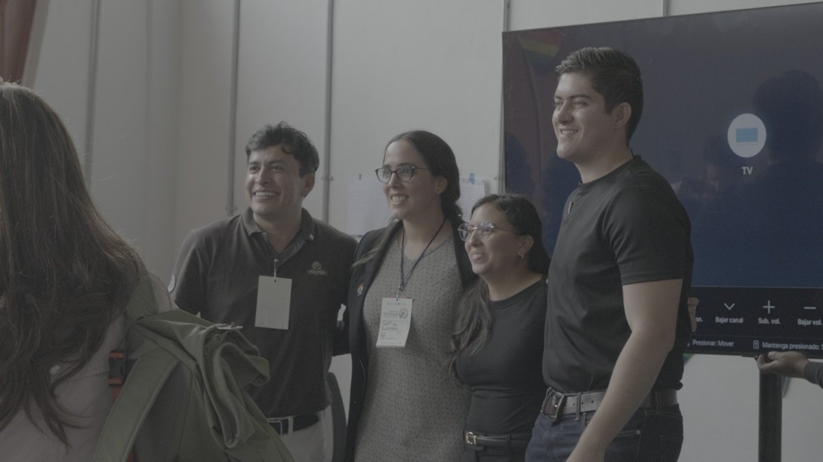 ReforestamosMx's tweet photo. 💻 Durante el panel "Nuevas tecnologías con enfoques en la restauración" se exploró el uso de herramientas como sensores remotos, IA y blockchain pueden acelerar la conservación en México.🤝 #GeneraciónRestauración #CumbrexRestauración2025 #AMERE 🌱 https://t.co/zihAHJRzmJ