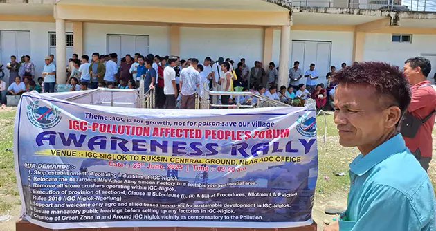 arunachaltimes_'s tweet photo. (Villagers #protest seeking relocation of #Siliconfactory from #Niglok IGC)
The Arunachal Times - https://t.co/eL968aaiEM https://t.co/TAdfN4IOgs