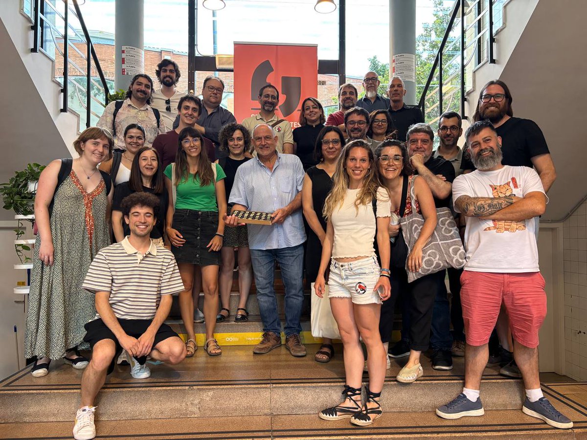 Ferran Casas (@ferrancm) on Twitter photo Doncs que el <a href="/GrupBarnils/">Grup de Periodistes Ramon Barnils</a> està molt en forma i preparem moltes coses, que bé que ens cal
Avui hem fet assemblea per reescollir l'<a href="/enricb/">Enric Borràs Abelló</a> i acomiadar després de 18 anys a la junta al gran <a href="/Joanvilaitriadu/">Joan Vila i Triadú</a>
Seguim (i tant que seguim)! Doncs que el <a href="/GrupBarnils/">Grup de Periodistes Ramon Barnils</a> està molt en forma i preparem moltes coses, que bé que ens cal
Avui hem fet assemblea per reescollir l'<a href="/enricb/">Enric Borràs Abelló</a> i acomiadar després de 18 anys a la junta al gran <a href="/Joanvilaitriadu/">Joan Vila i Triadú</a>
Seguim (i tant que seguim)!