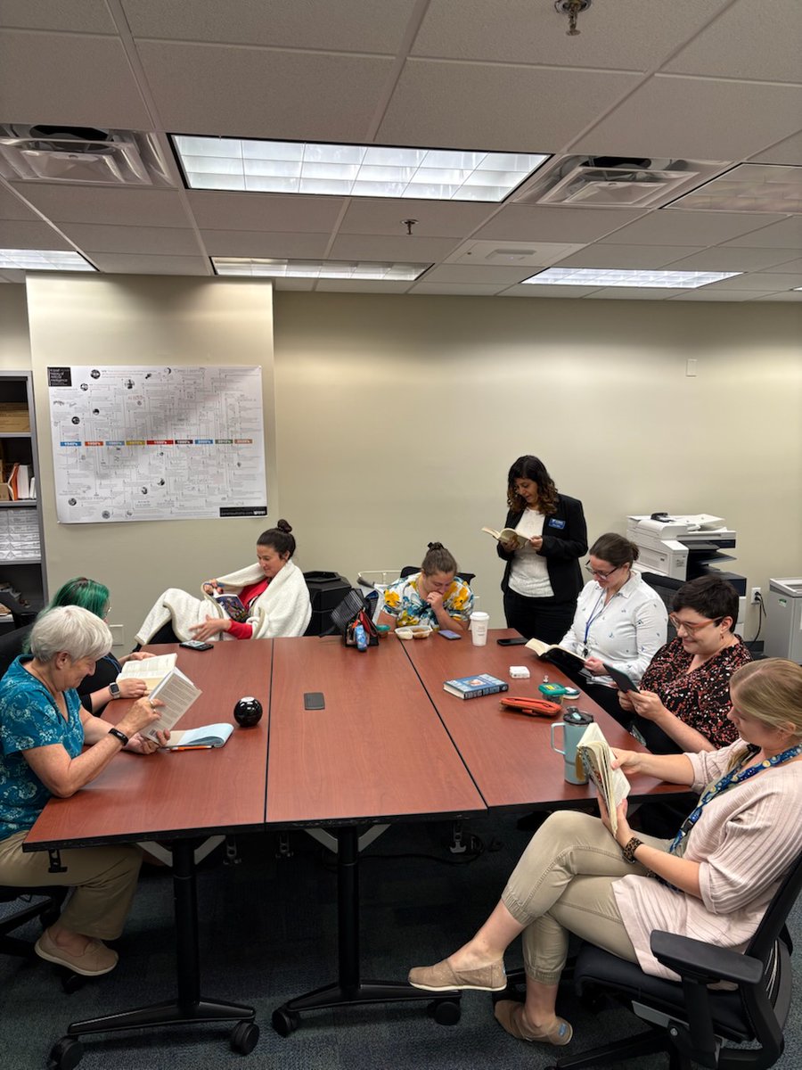 uflib's tweet image. Happy #Read25Day! @UFHSCL librarians never need an excuse to get together and read! @gretchenrubin