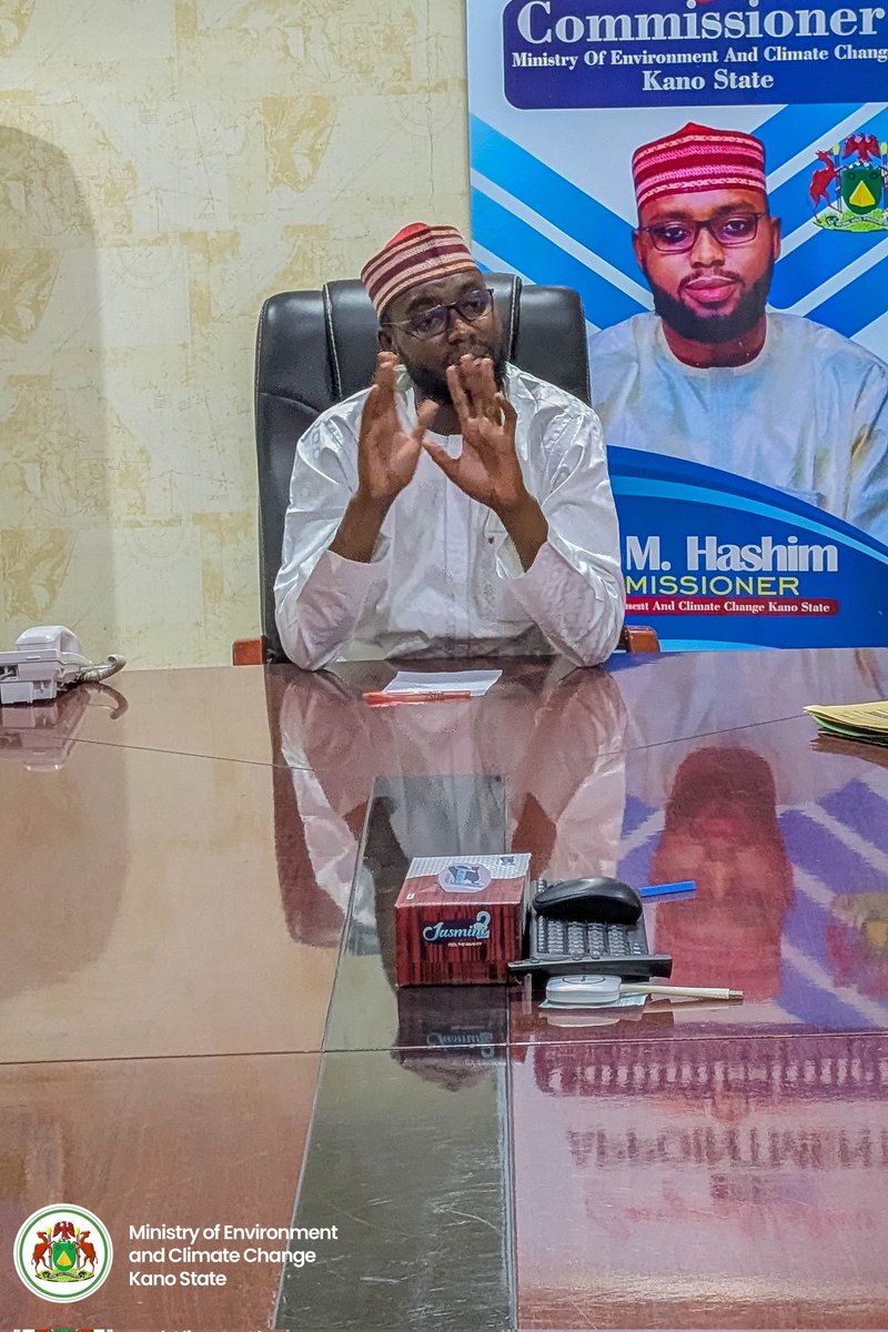 DahirMHashim's tweet image. I had the pleasure of receiving the Kantin Kwari Market Caretaker Committee, ably led by its Chairman, Alhaji Abdullahi Sharif Namalan, during a courtesy visit to my office.
The visit was not only to formally introduce the newly constituted committee but also to brief me on…