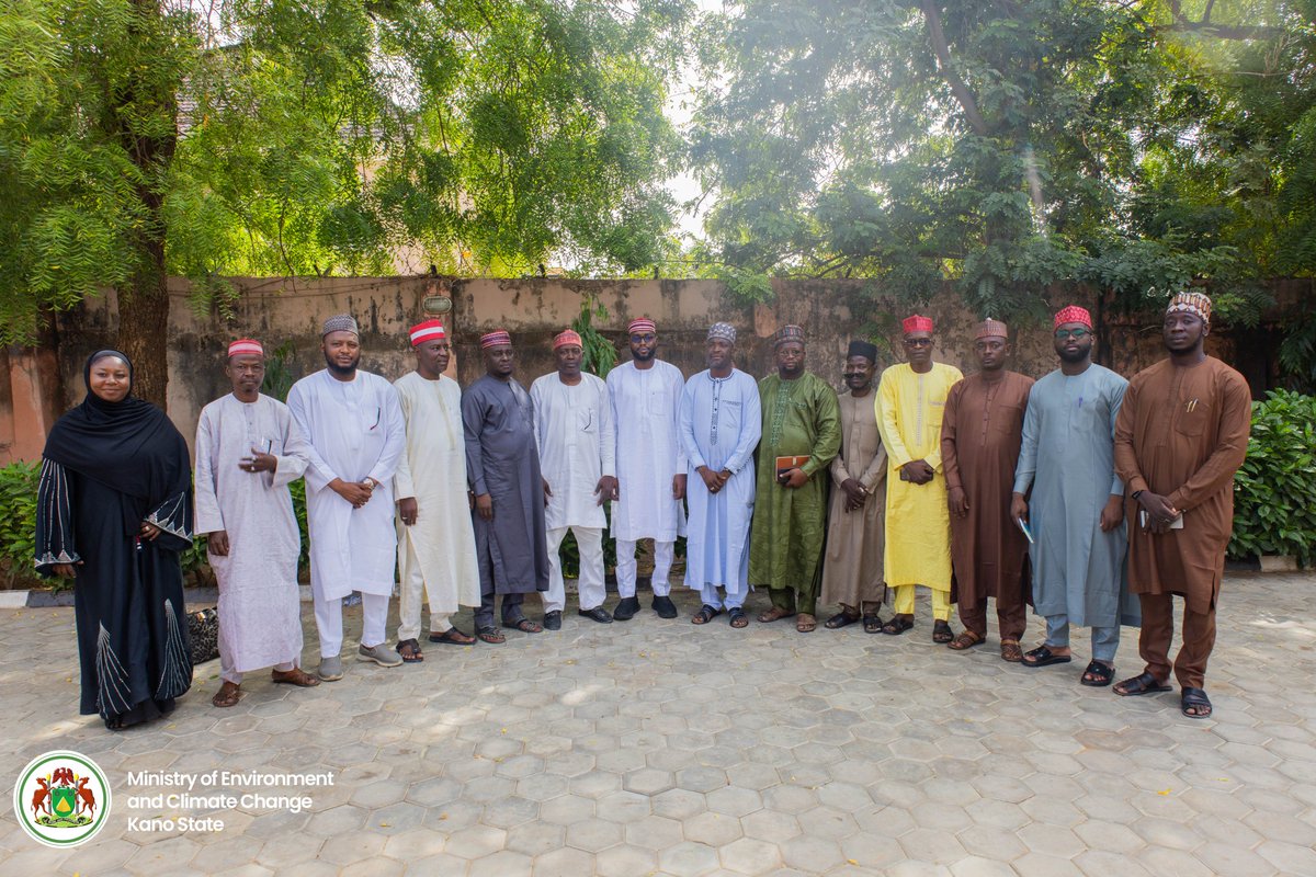 DahirMHashim's tweet image. I had the pleasure of receiving the Kantin Kwari Market Caretaker Committee, ably led by its Chairman, Alhaji Abdullahi Sharif Namalan, during a courtesy visit to my office.
The visit was not only to formally introduce the newly constituted committee but also to brief me on…
