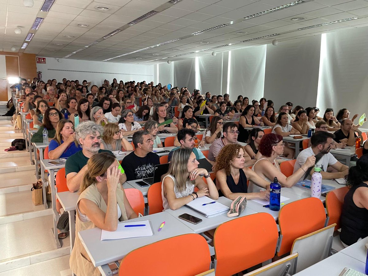 MartaSolerUB's tweet image. Èxit de la jornada de formació de les Comunitats d'Aprenentatge de Lleida, amb més de 150 mestres, formant-se amb rigorositat en les evidències científiques d'impacte social que milloren els resultats de les seves escoles. Treballant pel dret a l'educació! @odisseaeducacio