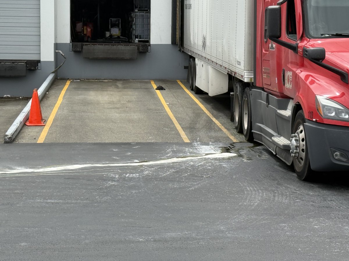 ZONE3PIOs's tweet image. Puget Sound Fire, South King Fire and Rescue, KCFD 2, and Port of Seattle FD is on scene of a hazardous materials leak in the 800 block of S. 192nd Street.
