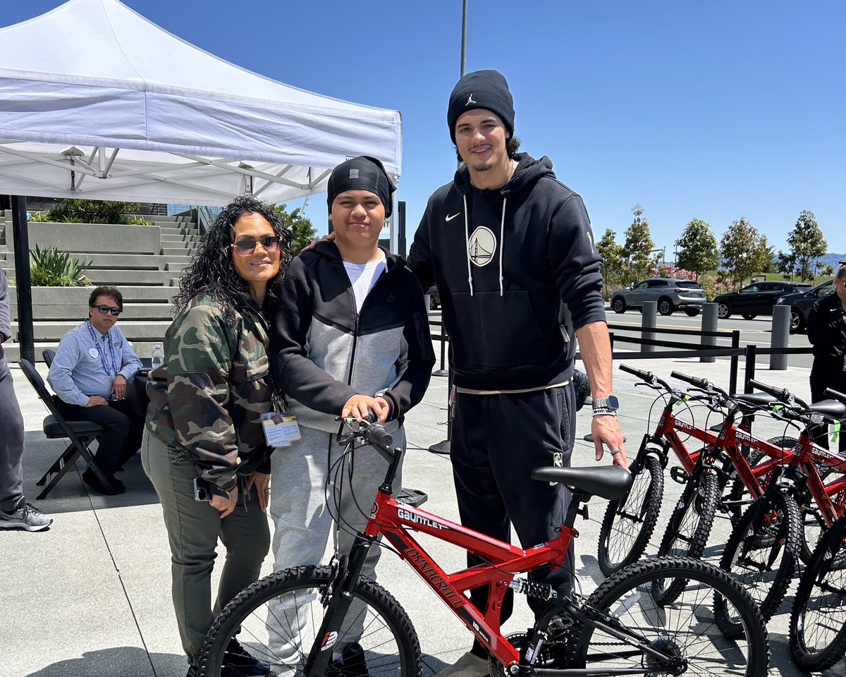 LarkinStreet's tweet photo. Thank you @DubsCommunity @Waymo @warriors for hosting Get In Gear! ๐ฒ
Our youth & families came for free bikes, safety tips, and a surprise visit from Gui Santos! A powerful day of community, connection, and joy. ๐๐
#GetInGear #DubsCommunity #LarkinStreetCommunity https://t.co/YaLmbQCiMb