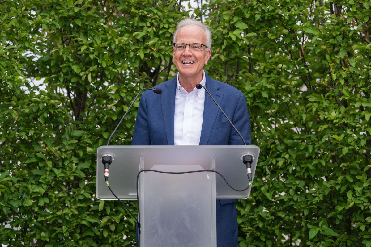 Bombardier's tweet image. Le #SalonDuBourget2025 a offert une excellente occasion d’organiser une réception productive la semaine dernière. Sur fond de vues imprenables sur le centre-ville de Paris, l'équipe de #BombardierDéfense a échangé avec des partenaires clés et des défenseurs de l’industrie.

Nous