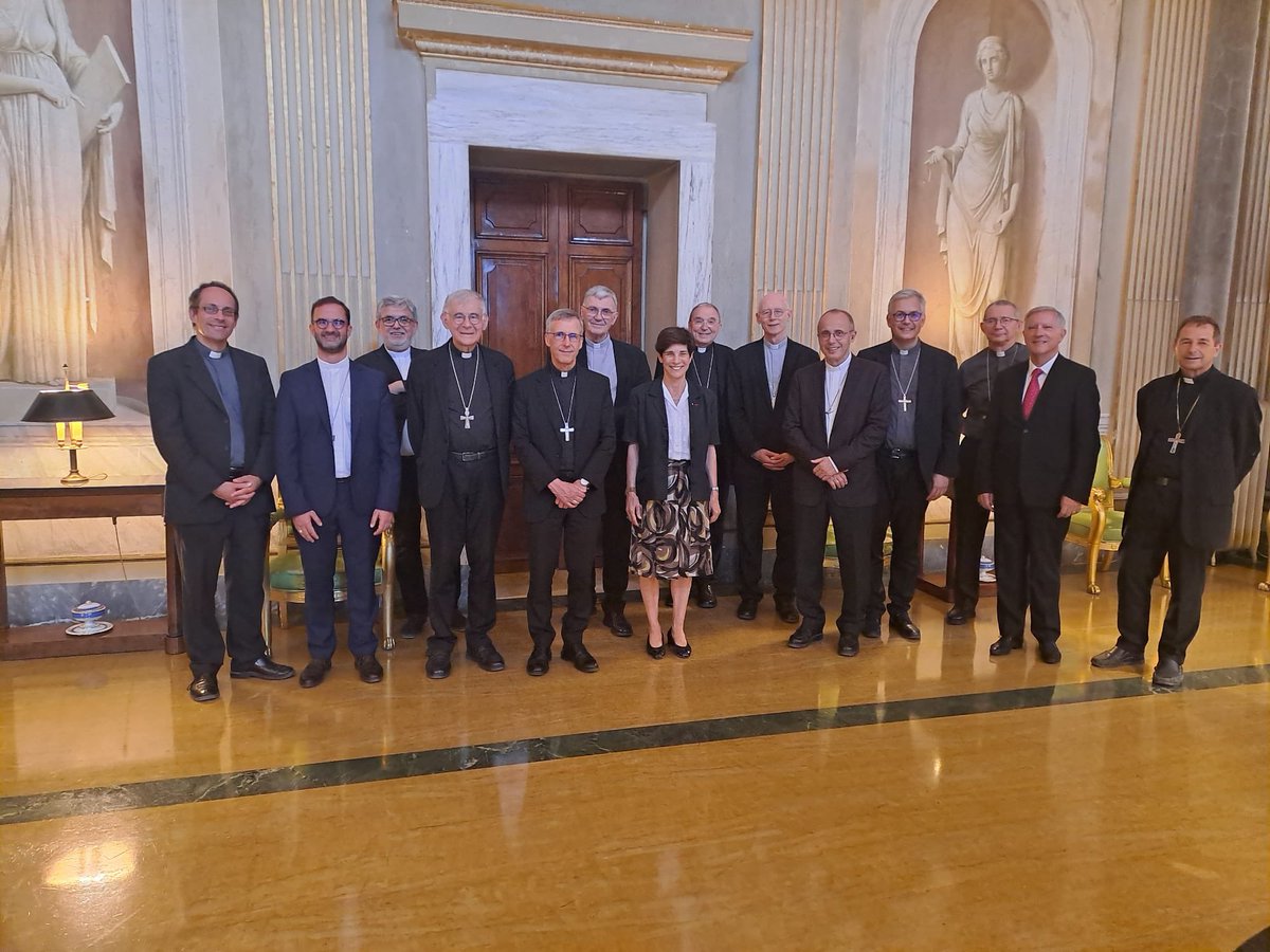 La France au Vatican (@franceauvatican) on Twitter photo À l’occasion du jubilé des évêques, l’Ambassadrice et ses proches collaborateurs ont reçu à la Villa Bonaparte un groupe d’évêques français. <a href="/Eglisecatho/">Église catholique en France</a> Un moment d’échange en confiance sur le début du nouveau pontificat <a href="/Pontifex_fr/">Pape Léon XIV</a> et le renouveau de la foi en France. À l’occasion du jubilé des évêques, l’Ambassadrice et ses proches collaborateurs ont reçu à la Villa Bonaparte un groupe d’évêques français. <a href="/Eglisecatho/">Église catholique en France</a> Un moment d’échange en confiance sur le début du nouveau pontificat <a href="/Pontifex_fr/">Pape Léon XIV</a> et le renouveau de la foi en France.