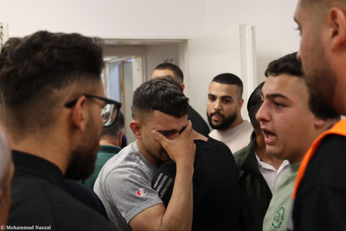‼️Trois martyrs ont été inhumés ce jour à Kafr Malik, près de Ramallah, après avoir succombé lors d’affrontements déclenchés par une nouvelle incursion des colons et des forces d’occupation. Un adieu bouleversant à ceux qui se sont levés pour défendre leur village.
#focusgaza