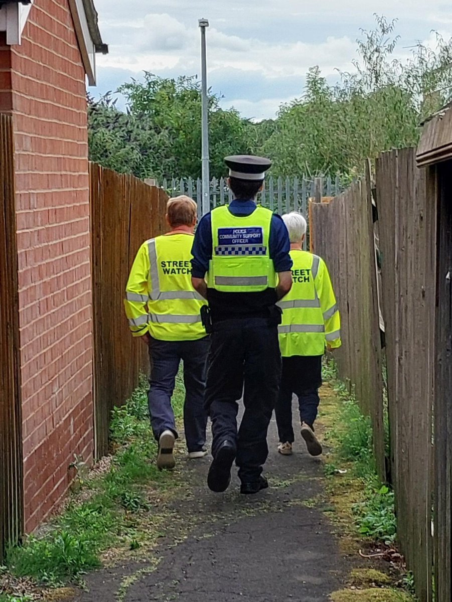 This evening, we patrolled the Silhill area with our streetwatch volunteers. No issues to report.  If you want to receive crime updates for your area, sign up to WMNow at wmnow.co.uk
#neighbourhoodpolicingweek