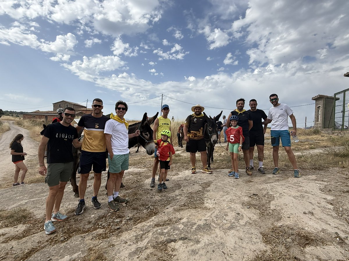 I amb les populars i tradicionals Curses dels Elois a Sant Sebastià tanquem les Festes de #SantJoanielsElois2025. Gràcies a tothom que ho fa possible! ✊🫶  #PratsdeLluçanès #viscaelpoble