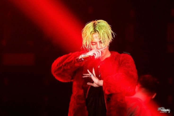 #GDRAGON volta com esse cabelo por favor eu imploro