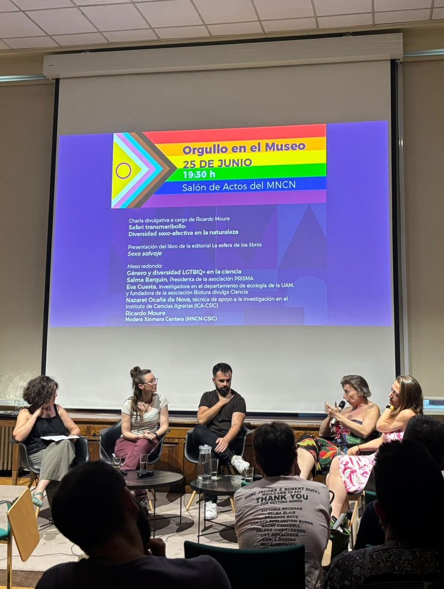 PRISMAciencia's tweet photo. 🌈 ¡GRACIAS por acompañarnos hoy en el #MNCN!

Un placer escuchar a Ricardo Moure y su libro #SexoSalvaje, y las inspiradoras reflexiones de Salma Barquín, Eva Cuesta y Nazaret Ocaña, moderadas por Xiomara Cantera.

¡Por una #CienciaConOrgullo y diversa! Gracias a tod@s. https://t.co/nlo4xLgTnh