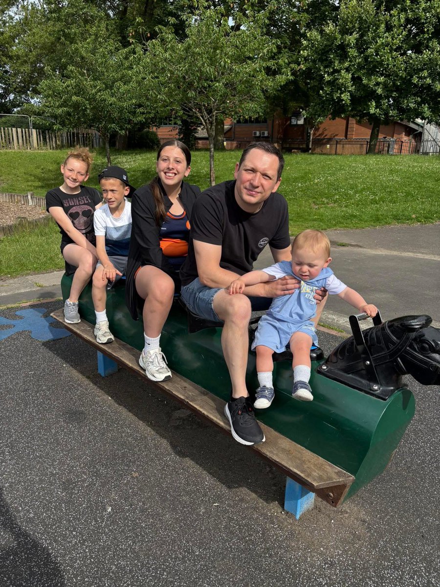 It’s challenging at times but it is also rewarding! I love the family we have built @louisesimpson91 🥰

#makingmemories