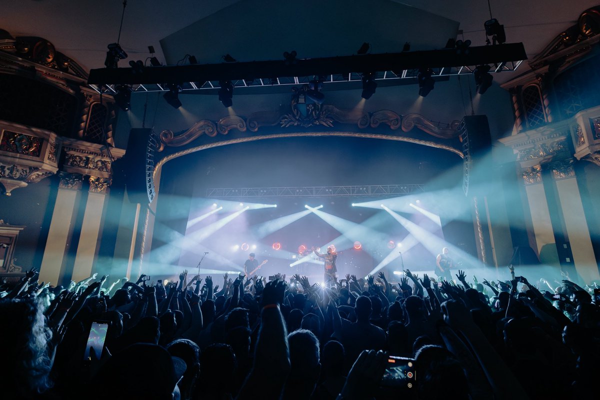 SleepTheoryBand's tweet image. Only three shows left on The Afterglow Tour. Lexington tonight 🔥
