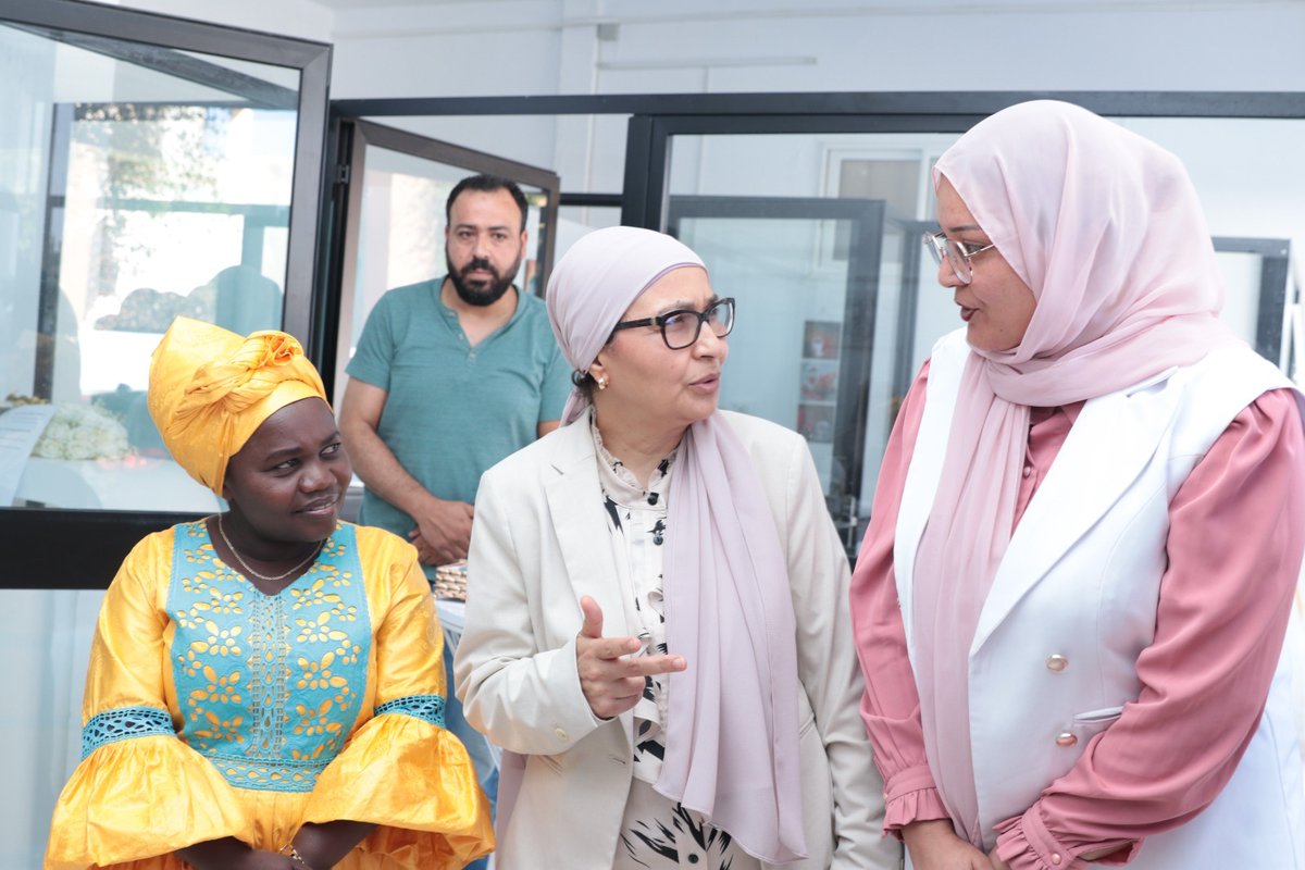 Ministère en charge de la Solidarité Nationale (@genreministere) on Twitter photo A ce premier jour, <a href="/Sabushimike_Ime/">Sabushimike Imelde</a> a visité également une coopérative des femmes qui mettent en œuvre un projet spécialisé dans la fabrication et l'exportation des pâtisseries tunisiennes traditionnelles. A ce premier jour, <a href="/Sabushimike_Ime/">Sabushimike Imelde</a> a visité également une coopérative des femmes qui mettent en œuvre un projet spécialisé dans la fabrication et l'exportation des pâtisseries tunisiennes traditionnelles.