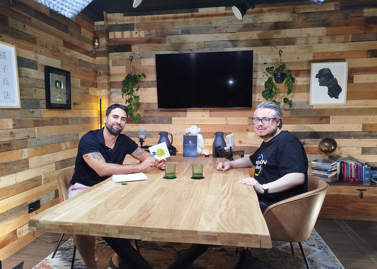 Nuevamente, de parloteo con un colega. Próximamente... 👇