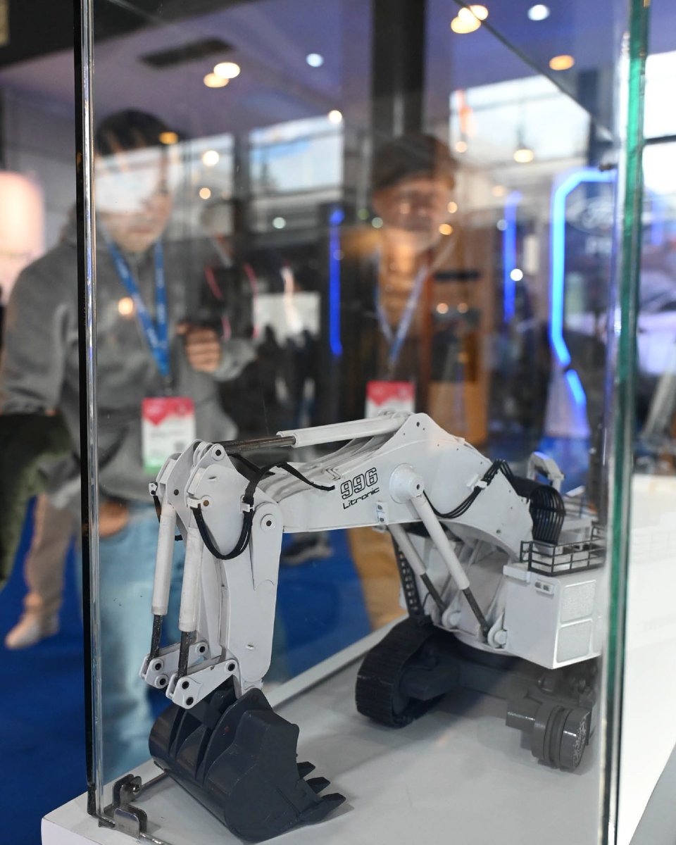 Conferencias especializadas, novedades en tecnología minera, reuniones estratégicas y una gran participación de profesionales marcaron esta edición récord de Arminera.

Deslizá y descubrí en fotos lo que hizo de esta edición una experiencia única.

#Arminera2025 #MineríaArgentina