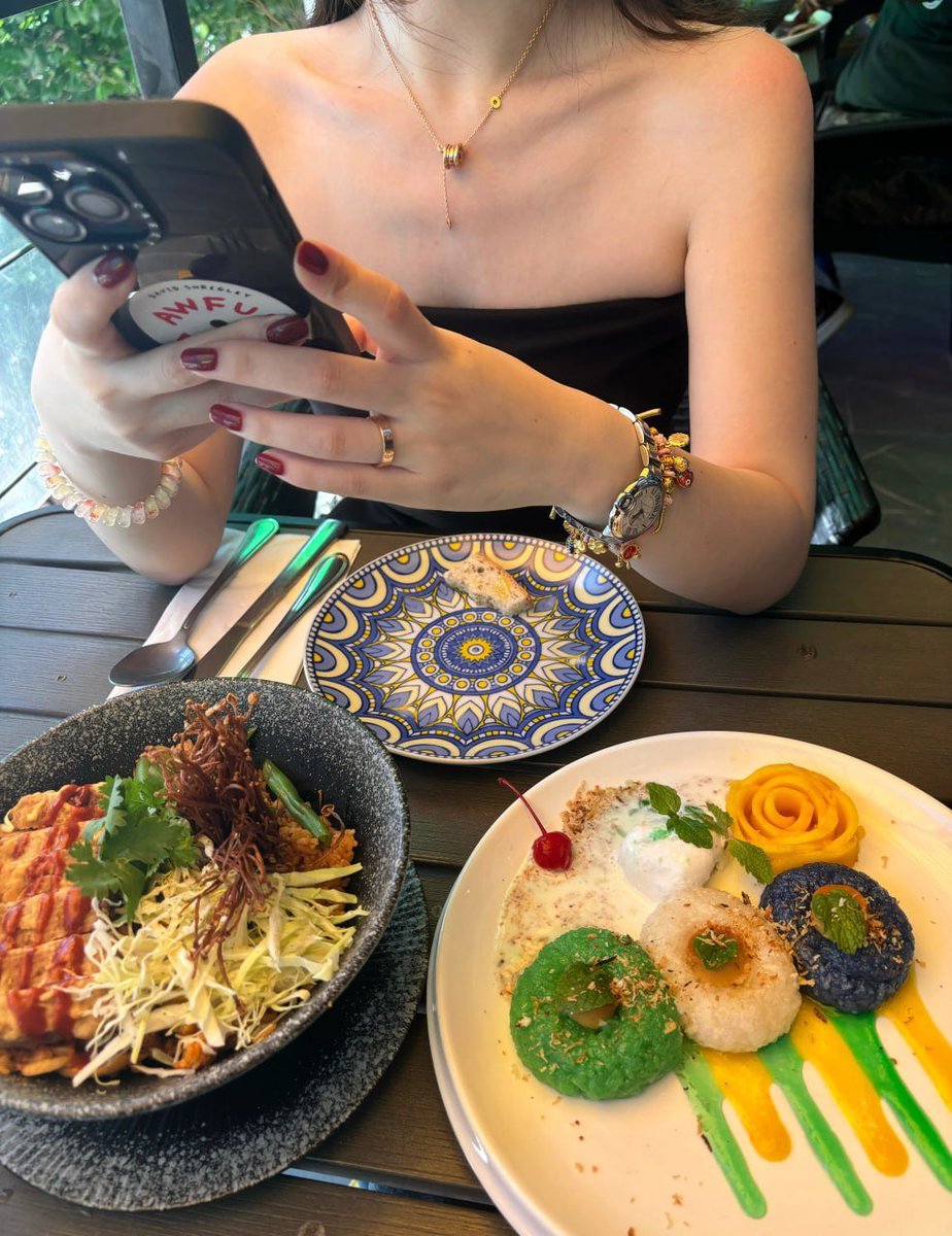 Cna_poco's tweet photo. Have a breakfast at restaurant https://t.co/Wl9m89J5Bv