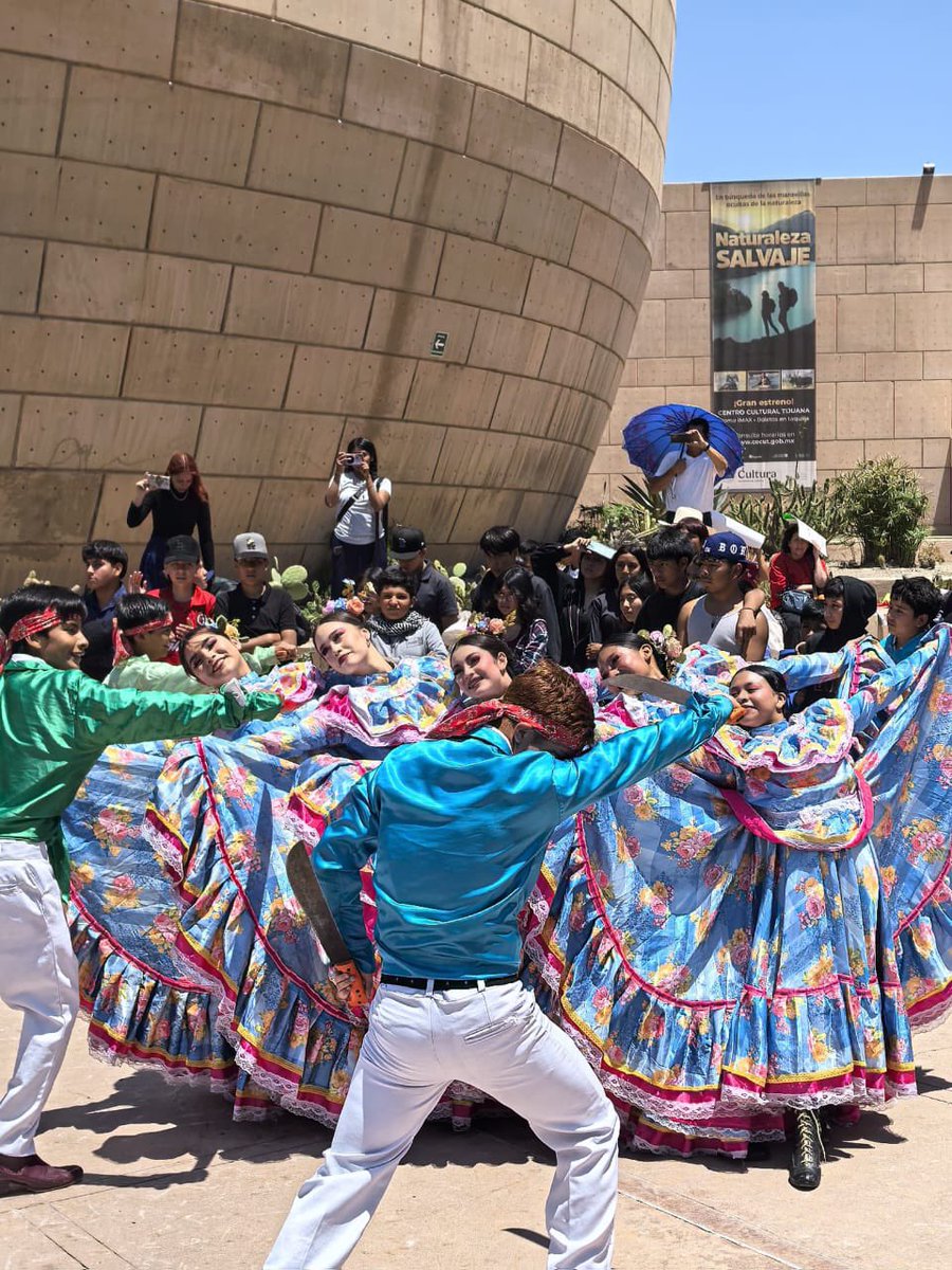 Hoy en Tijuana, Baja California marchan cerca de 300 personas, encabezados por los estudiantes de la Escuela de Fenerianos de la región Noroeste, en solidaridad con el pueblo Palestino.

¡Alto al genocidio! ✊🏻❤️‍🔥 🇵🇸