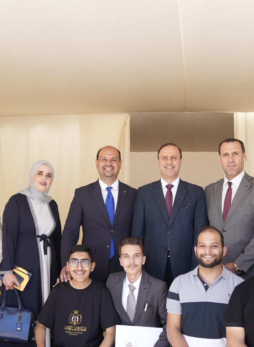 alinaimat30's tweet photo. الأردن في القلب وعد، وفي العمل عهد. 🇯🇴 

تشرفت  اليوم بحضور استقبال دولة رئيس الوزراء وعدد من شخصيات الدولة في جلسة حوارية بمحافظة البلقاء، بحضور نخبة من الشخصيات.
كما كان لي الشرف بلقاء شخصي مع  معالي @DrMohAlmomani صاحب الخلق و الوسامه 🌷
كما أشكر عطوفة محافظ البلقاء على جهوده. https://t.co/mjNpbZivtB