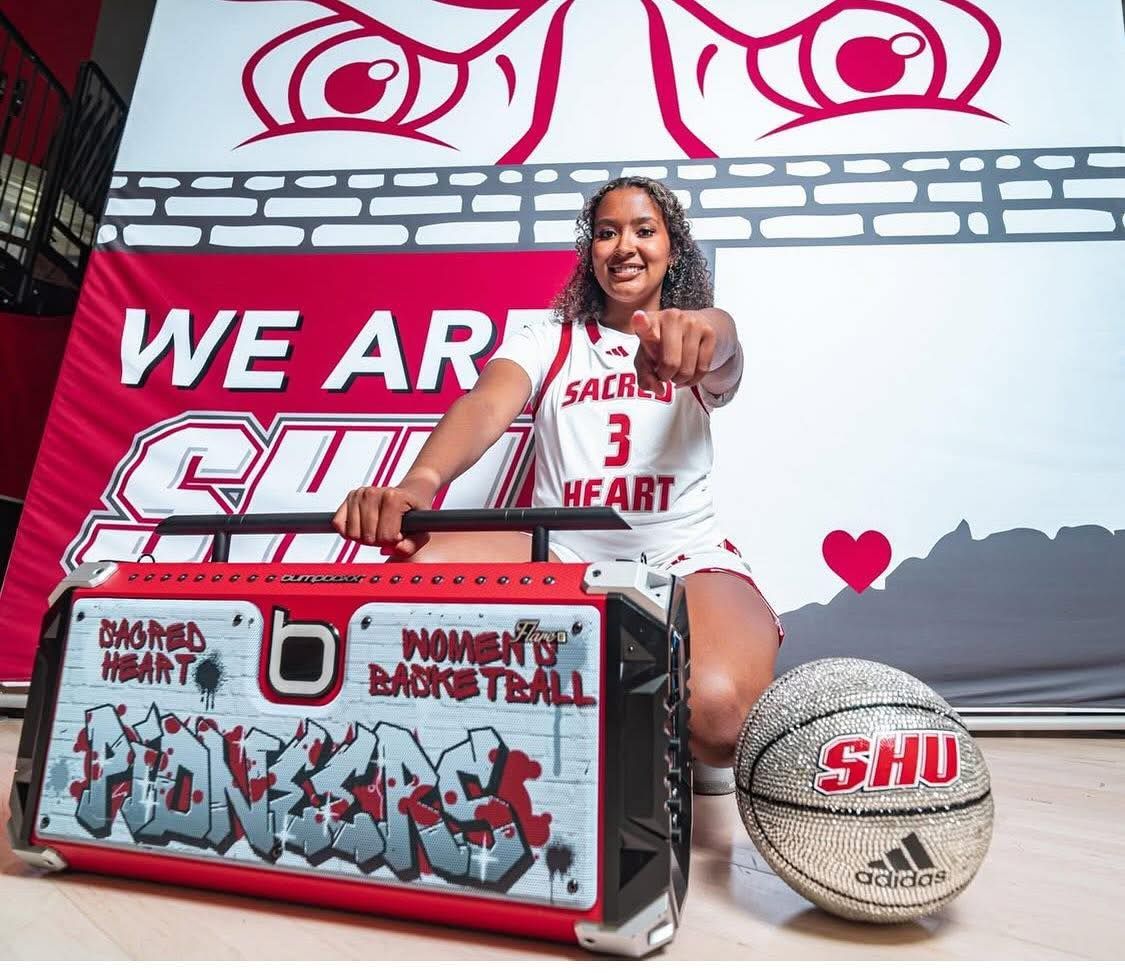 Congratulations to Taaliyah Porter (Oglala Lakota), out of Rapid City Stevens HS in South Dakota, who has committed to Sacred Heart University in Connecticut to continue her education and basketball career.
#NativePreps #Oglala #Lakota #D1