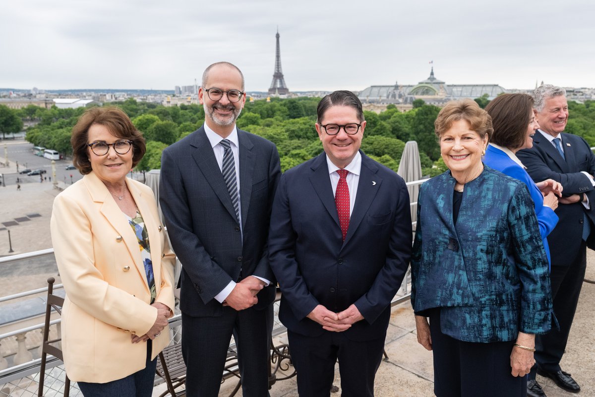 Bombardier's tweet image. The #ParisAirshow2025 provided a fantastic opportunity for a productive reception last week. With a stunning backdrop of downtown Paris, our #BombardierDefense team engaged with key advocates and partners in #aerospace and #defense. 

We are grateful for the leadership of