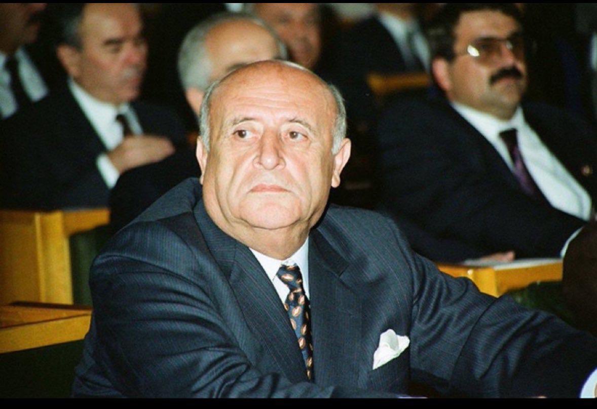 Siyaset tarihine geçmiş efsane gaflar ve unutulmaz olaylar (FLOOD)

1-Süleyman Demirel:  "Tamam kürtlere kötü davranıyoruz  da, sanki türklere iyi mi davranıyoruz."