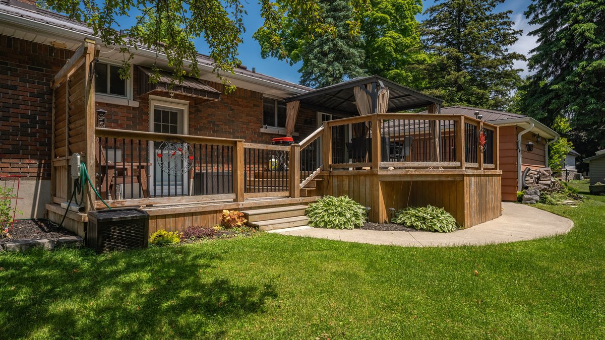 TeamKateAgents's tweet image. #ForSale! 7 Balsam Street, #Innerkip features 2 bedrooms plus den, 2 full baths, a partially finished basement, a detached garage, and a beautiful outdoor space on 0.35 acre lot. Listed for $599,900. #RealEstate

Revel Realty Inc. - The Kate Broddick Team
Lisa Sly - Sales Rep