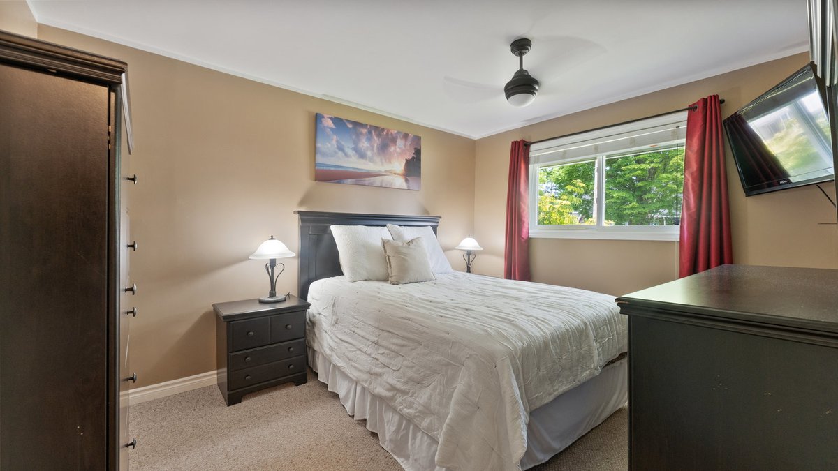 TeamKateAgents's tweet image. #ForSale! 7 Balsam Street, #Innerkip features 2 bedrooms plus den, 2 full baths, a partially finished basement, a detached garage, and a beautiful outdoor space on 0.35 acre lot. Listed for $599,900. #RealEstate

Revel Realty Inc. - The Kate Broddick Team
Lisa Sly - Sales Rep