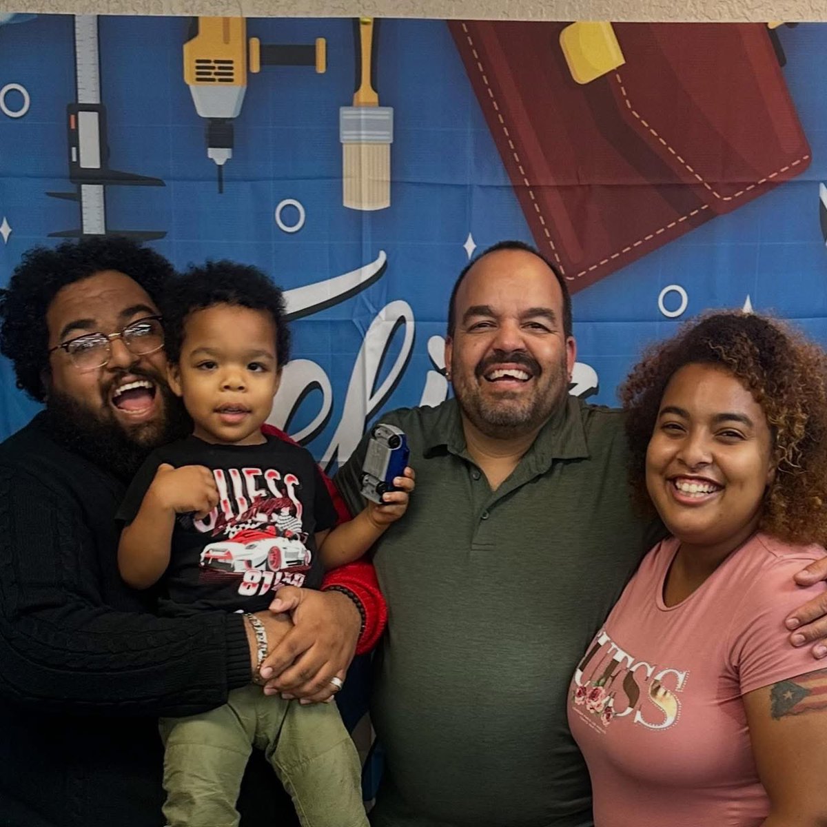 NikkiLewis37's tweet photo. This past Mothers and Father’s Day! It’s been hectic time so just now getting around to post! #mothersday #fathersday #photo #family https://t.co/2RE65nv9n1