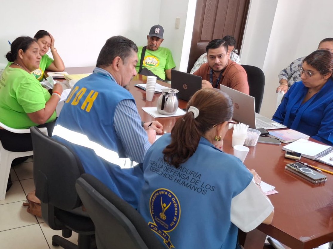 PDDHElSalvador's tweet photo. Cumpliendo instrucciones de #ProcuradoraDDHH @RaqueldeGuevara, Adjunta #DESCA, a través del Departamento #DOPAC, facilitó mesa de diálogo en el Distrito de Cuscatancingo para abordar temas relacionados con los derechos Económicos, Sociales, Culturales y Ambientales. #CulturaDePaz https://t.co/36v2ctUjhg