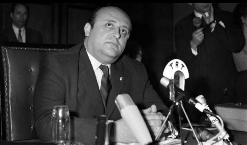 ortamdasatarsn's tweet photo. 15-Süleyman Demirel:  “Türkiye’nin durumunu tek bir kelime ile özetlememi isterseniz derim ki ‘iyi’, yok iki kelime ile özetlememi isterseniz  derim ki iyi değil.” https://t.co/6RjEMp9YEl