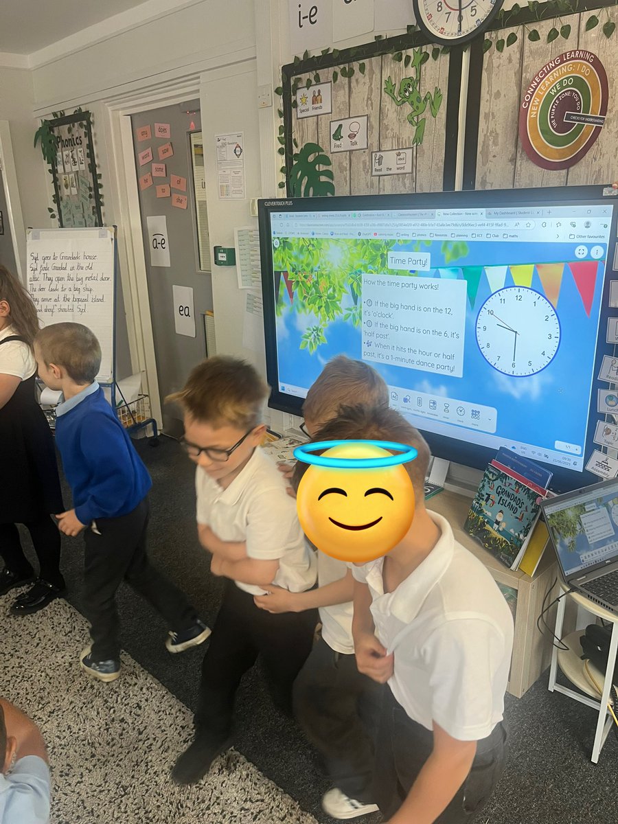 We are learning to tell the time in year one! To introduce this new topic we had a ‘time party!’ Throughout the day the children identified when it was on the hour or half hour ⏰