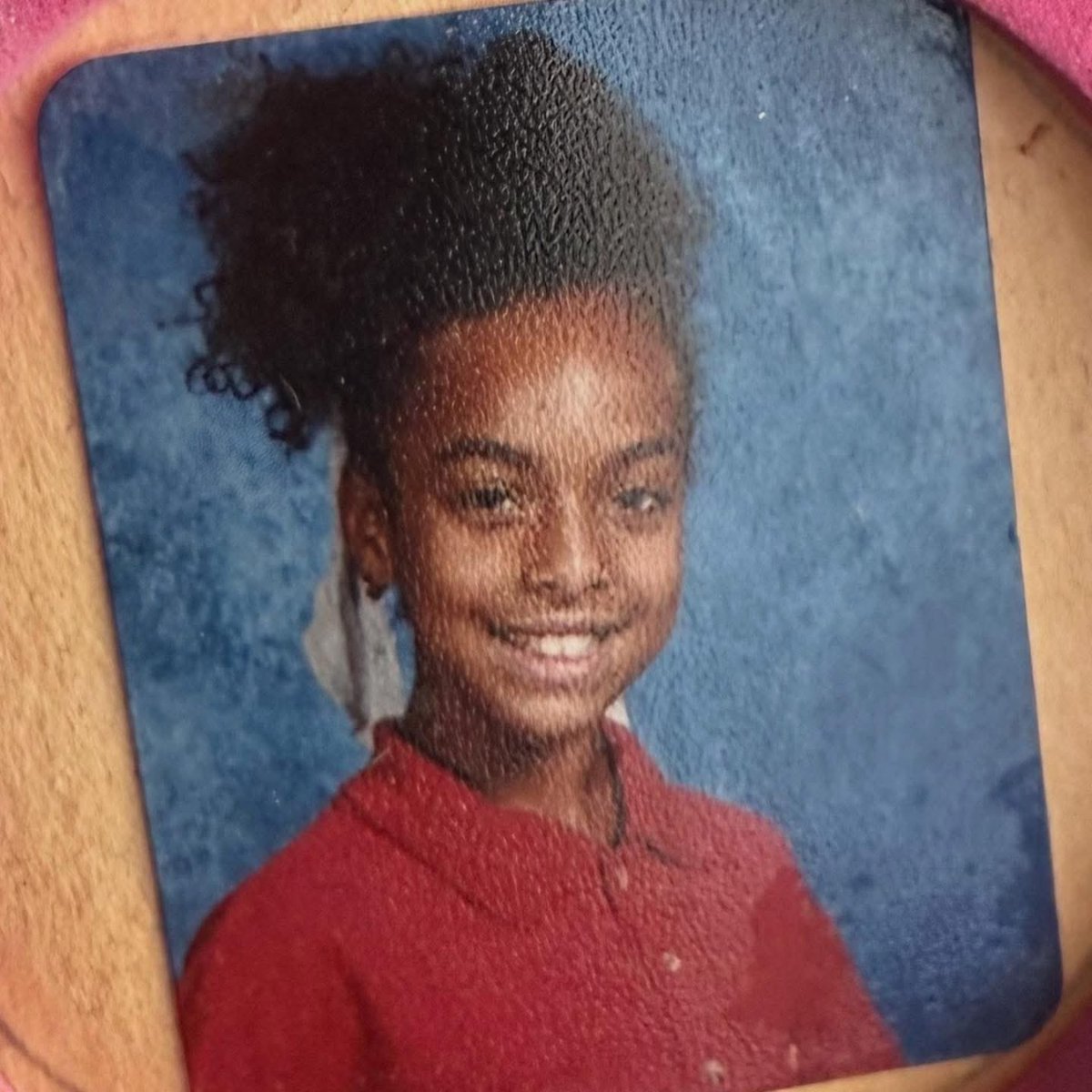 NikkiLewis37's tweet photo. This has been something cooking for a long time. My hair. It’s been a heavy weight on me since elementary school- bullied endlessly about my curly frizzy hair, bullied about my body, my teeth my face. I just couldn’t escape . As I’ve grown older https://t.co/0cALgUCGVn