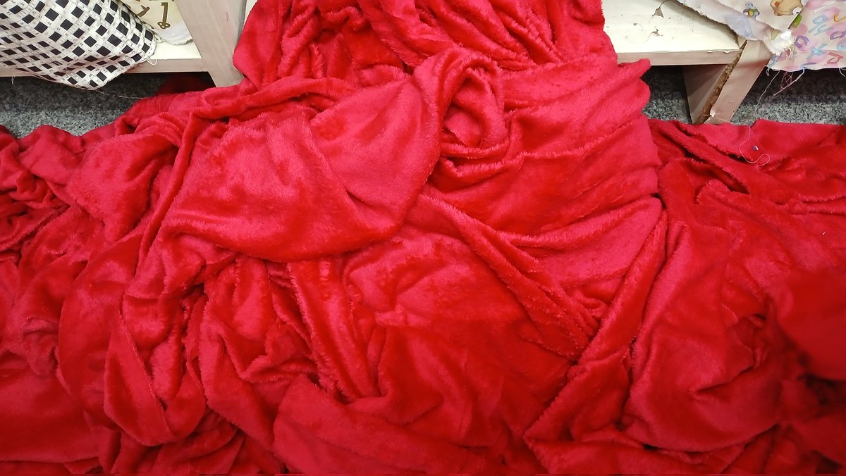 🚨comprando mais cobertores VERMELHO COMUNISTA para a RONDA DOS COBERTORES, serão distribuídos para aplacar o frio de algumas das 100 mil pessoas em situação de rua na cidade de São Paulo, onde recursos não faltam, estamos fazendo o q o governo municipal/estadual não faz