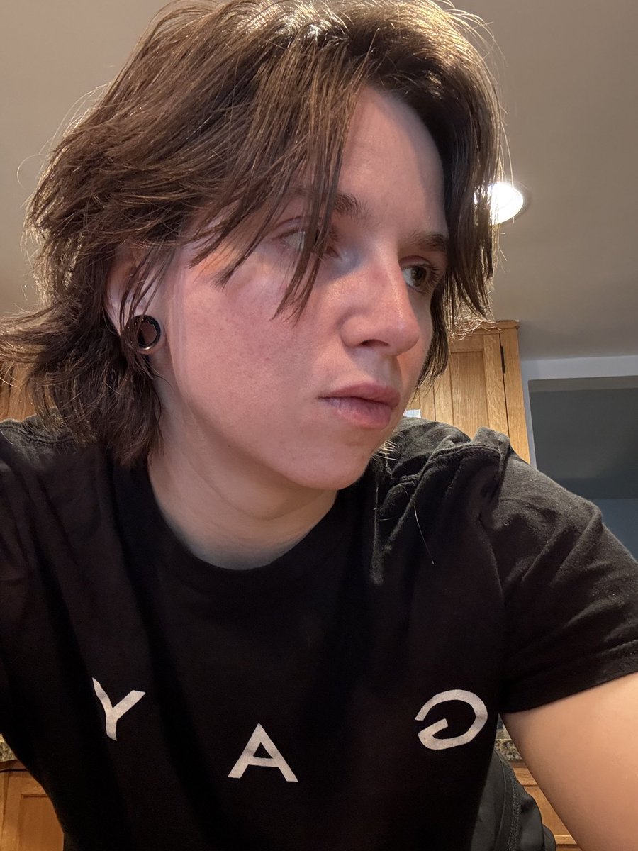 ailaikjedi's tweet photo. 2022 vs 2025 (also in the same shirt haha) https://t.co/L8vvJIBDSh