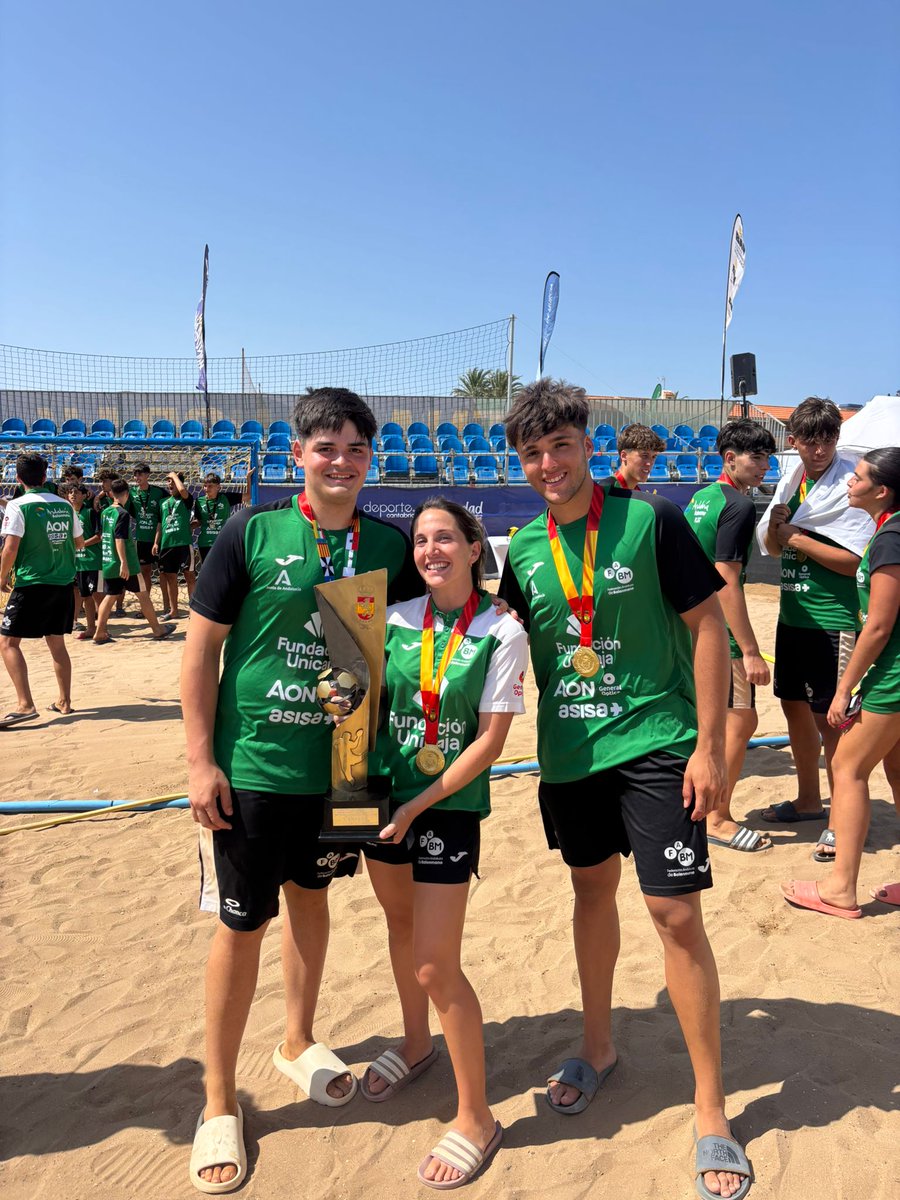 Base BM Los Dolmenes (@basebmlosdolmen) on Twitter photo 🥇🤾🏻♂️ Enrique Pérez, jugador de nuestro equipo #JuvenilMasculino, campeón de España con la #SelecciónEspañola de #balonmanoplaya en el <a href="/CESABMPLAYA25/">CESA BM PLAYA LA MANGA 2025</a>!!
Enhorabuena máquina!! 👏🏻👏🏻
#CESAbmplaya2025
#VámosDólmenes
#orgullodecantera
#CESABMPlaya2025
<a href="/FAndaluzaBM/">Federación Andaluza de Balonmano</a>
<a href="/FABM_Malaga/">FABM Málaga</a> 🥇🤾🏻♂️ Enrique Pérez, jugador de nuestro equipo #JuvenilMasculino, campeón de España con la #SelecciónEspañola de #balonmanoplaya en el <a href="/CESABMPLAYA25/">CESA BM PLAYA LA MANGA 2025</a>!!
Enhorabuena máquina!! 👏🏻👏🏻
#CESAbmplaya2025
#VámosDólmenes
#orgullodecantera
#CESABMPlaya2025
<a href="/FAndaluzaBM/">Federación Andaluza de Balonmano</a>
<a href="/FABM_Malaga/">FABM Málaga</a>