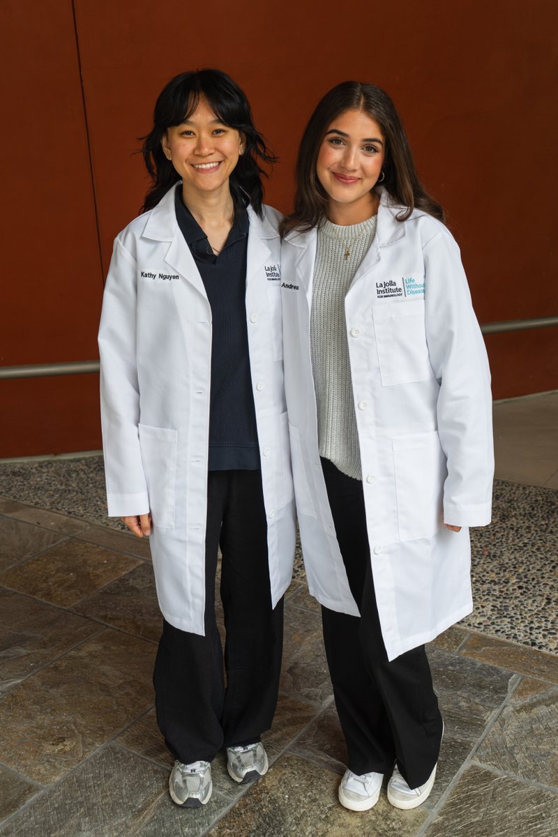 PATHSUCSD's tweet image. Shout out to PATHS Scholars Kathy and Andrea for starting their summer internship at @ljiresearch this week! They were welcomed into the LJIdea Program with a white coat ceremony where they met fellow interns and mentors!