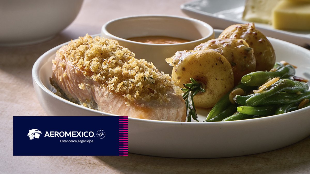 Si vuelas en Premier y/o Premier One  en rutas de mediano y largo alcance, puedes seleccionar tu platillo favorito hasta 24 horas antes de tu vuelo 🤤 spoiler alert: todos están deliciosos. 🍽️