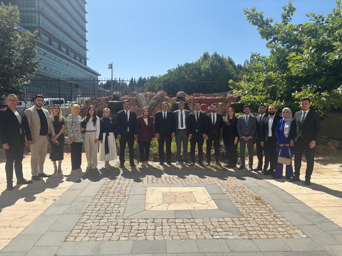 Bugün İl Başkanımız Sayın Fatih Muhaddis Fedaioğlu ile birlikte, davamızın yılmaz savunucuları olan kıymetli hukukçu arkadaşlarımızla birlikte Gaziantep adliyesinde görev yapan Adli Makamları ziyaret ettik.

Adaletin tecellisi için büyük bir özveriyle çalışan, milletimizin huzuru