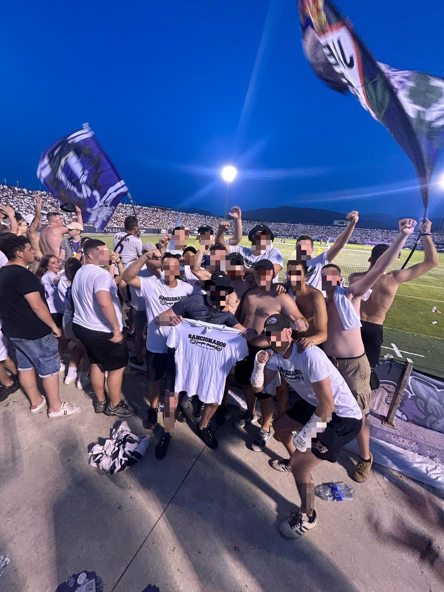 The North Fans en el ascenso del Real Jaén a la 2ªRFEF. Miembros de la Grada Joven Almería junto a los jienenses.

Real Jaén - Club Atlético Central
22/06/25.