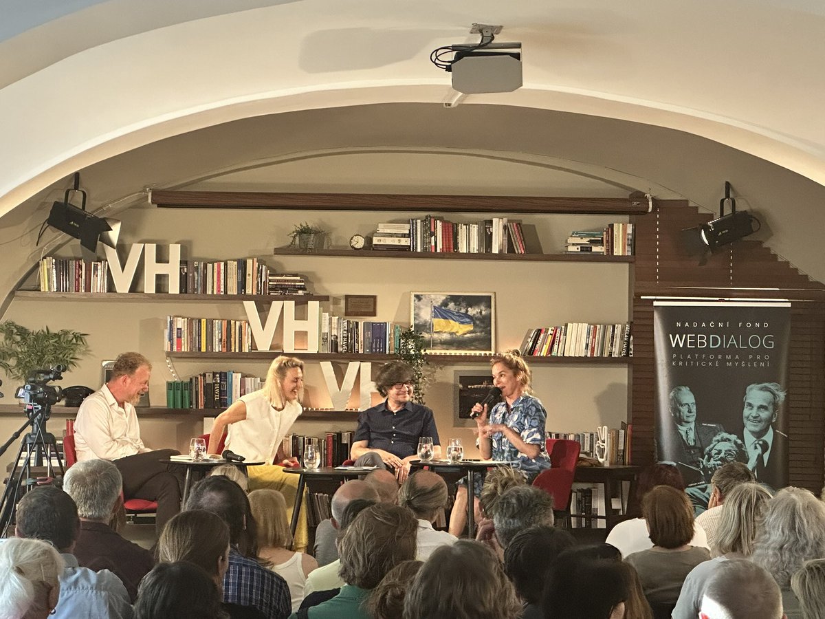 Světlana Witowská 🇨🇿 (@svetlanawit) on Twitter photo Full house o "Pravdě a lásce" v <a href="/KnihovnaVH/">KnihovnaVáclavaHavla</a> dává naději, že to s námi není úplně v háji❤️. Díky všm, kdo jste přišli! Full house o "Pravdě a lásce" v <a href="/KnihovnaVH/">KnihovnaVáclavaHavla</a> dává naději, že to s námi není úplně v háji❤️. Díky všm, kdo jste přišli!