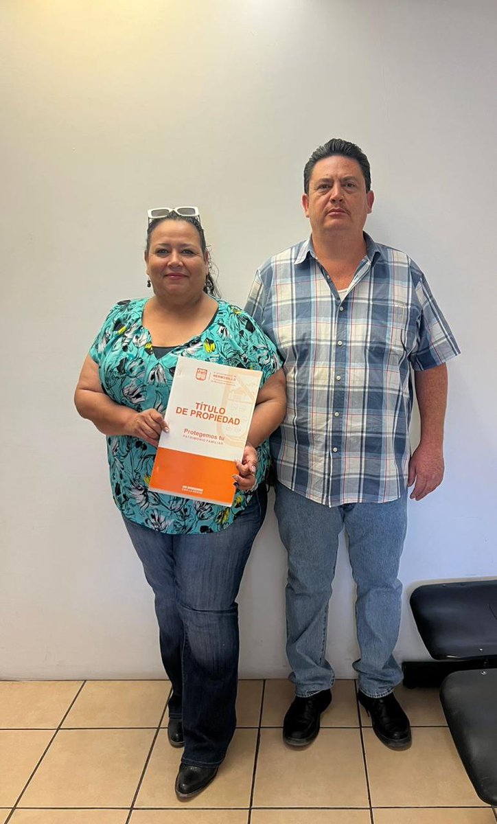 Promotora Inmobiliaria se enorgullece cumpliendo con las familias hermosillenses al otorgar certeza jurídica en su patrimonio. Esta vez fue al matrimonio conformado por Raúl David Flores Melendrez y Guadalupe Leticia Preciado Córdova, de la Colonia Café Combate.
<a href="/HermosilloGob/">Gobierno de Hermosillo</a>