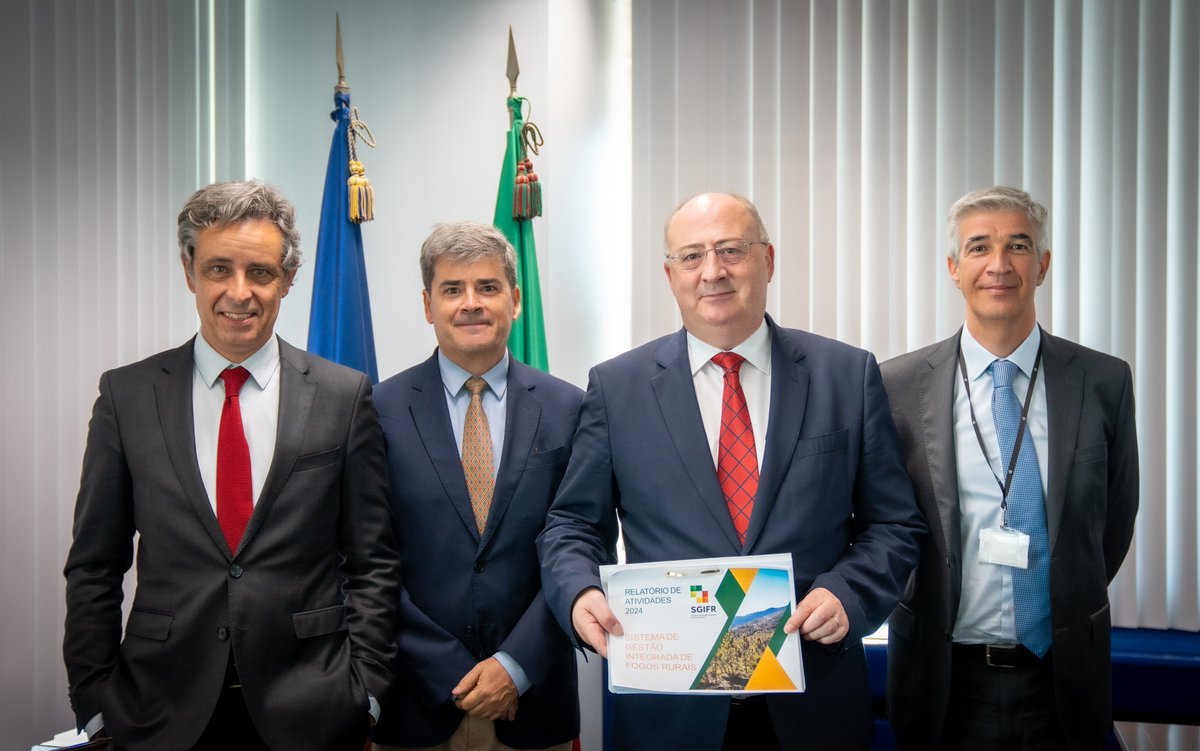 Recebi hoje o Relatório de Atividades do Sistema de Gestão Integrada de Fogos Rurais 2024. Os dados confirmam uma trajetória positiva no reforço da prevenção: registámos o menor número de incêndios desde que há registos. Este resultado demonstra que o reforço da vigilância, a