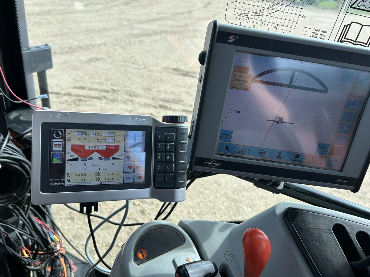 dhebert1996's tweet image. Kubota DSX-W Geospread found itself a new home top dressing a canola field! #kubotacanada #kubota #albertafarm
#canola