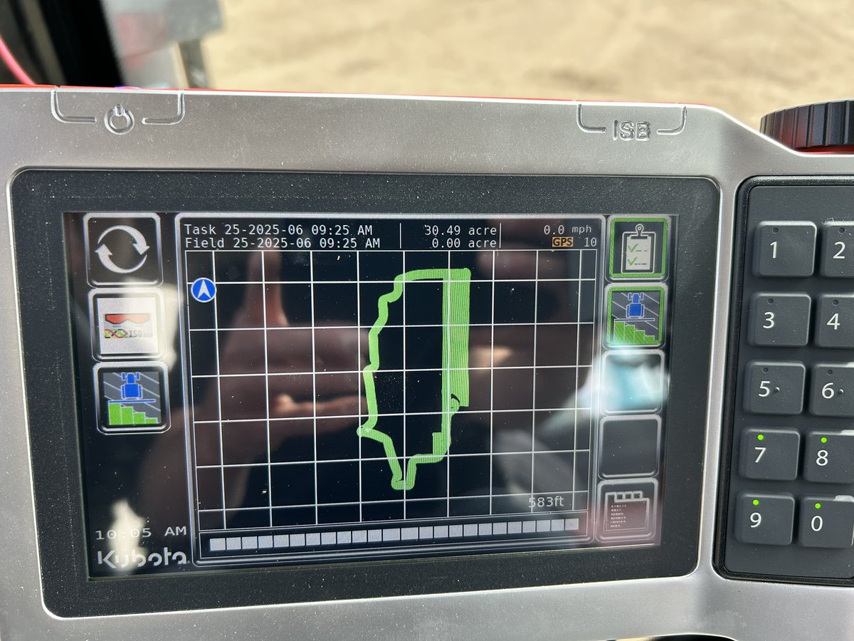 dhebert1996's tweet image. Kubota DSX-W Geospread found itself a new home top dressing a canola field! #kubotacanada #kubota #albertafarm
#canola